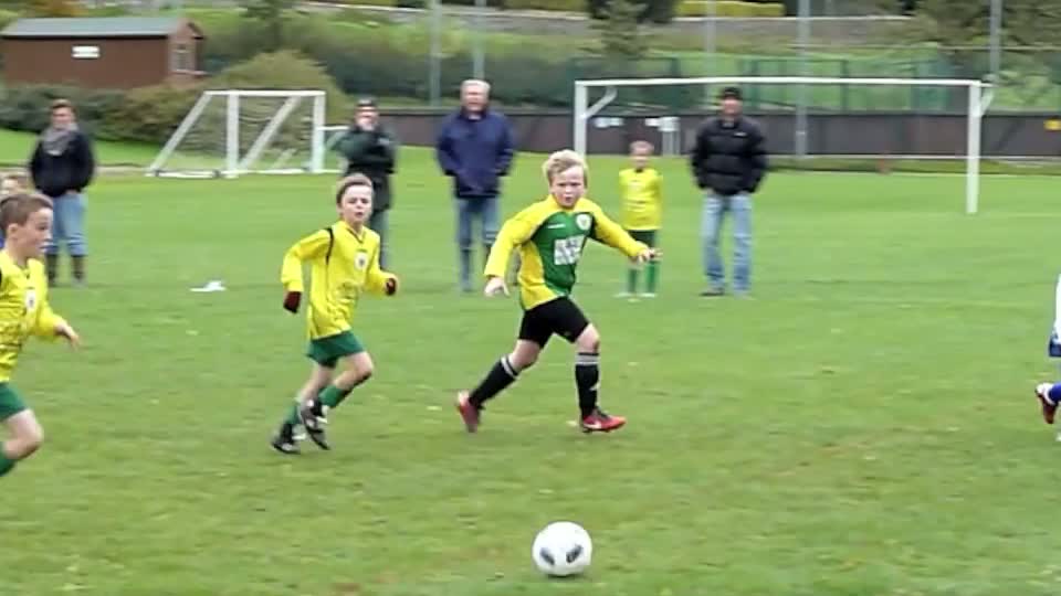 Jo Chisholm scores against Spennithorne & Harmby (9th Oct 2011)